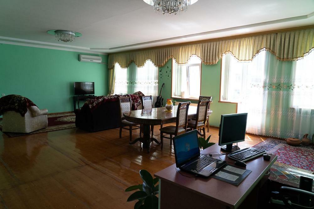 Khurma Hostel 占贾 外观 照片